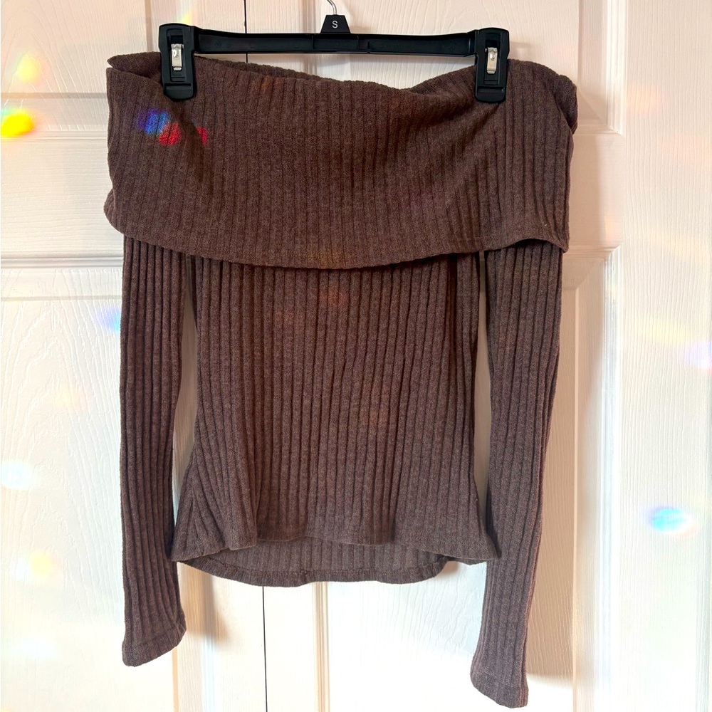 Women’s Windsor off shoulder sweater size small